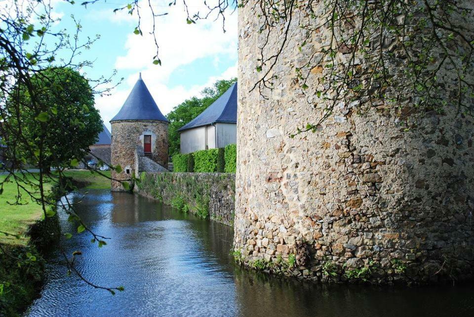 Logis de la Helberdière Cossé-en-Champagne Buitenkant foto